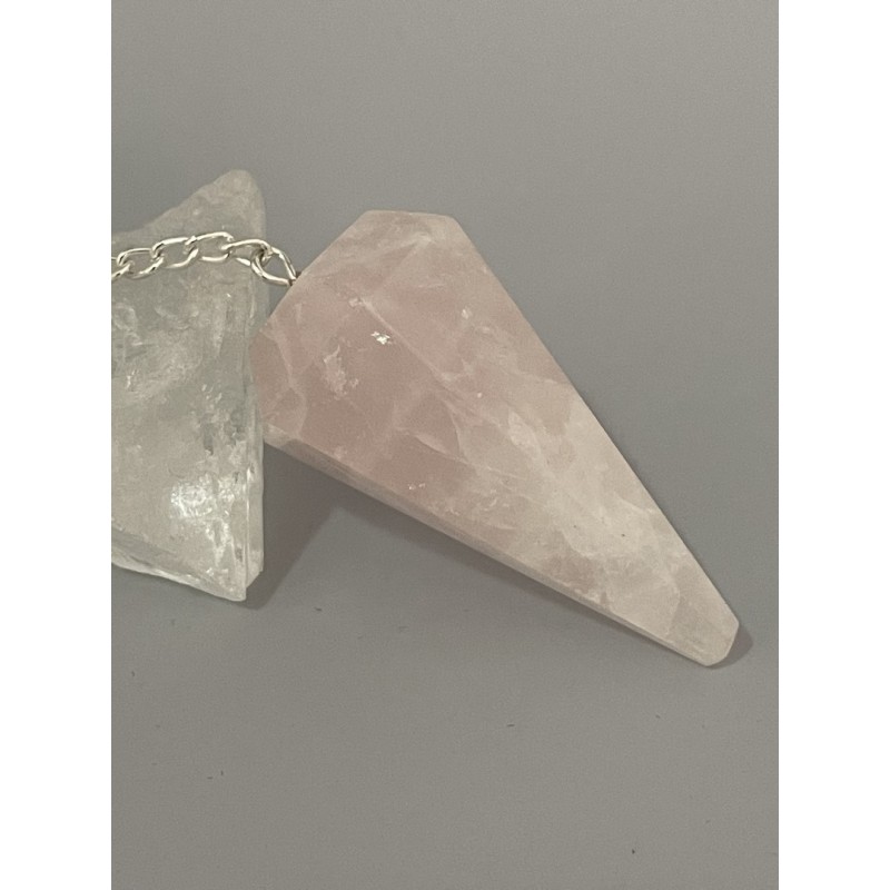 Pendule à facettes, en quartz rose.