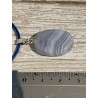 Pendentif en calcédoine bleue, attache en argent.