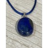 Pendentif en lapis-lazuli, avec attache en argent.