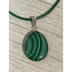 Pendentif en malachite, avec attache en argent.