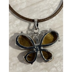 Pendentif papillon en œil de tigre et métal argenté.