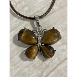 Pendentif papillon en œil de tigre et métal argenté.