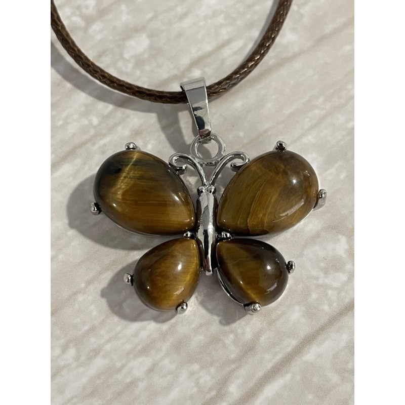 Pendentif papillon en œil de tigre et métal argenté.