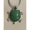 Pendentif tortue en aventurine verte et métal argenté.