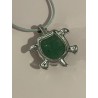 Pendentif tortue en aventurine verte et métal argenté.