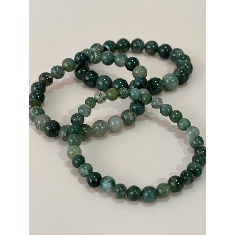 Bracelet en agate mousse verte.
Existe en perles 6 mm, 8 mm et 10 mm.