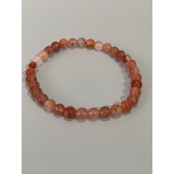 Bracelet en agate rouge.
Perles 6 mm.