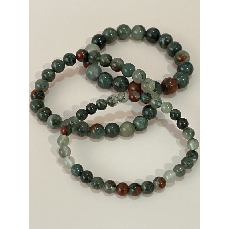 Bracelet en agate sang.
Existe en perles 6 mm, 8 mm et 10 mm.