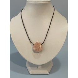 Pierre percée en barytine