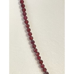 Collier en grenat, perles 1 mm facetté zoomé.