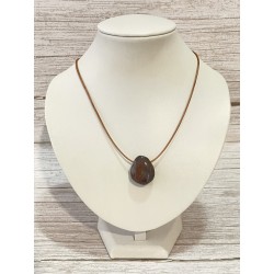 Pierre percée en grenat almandin