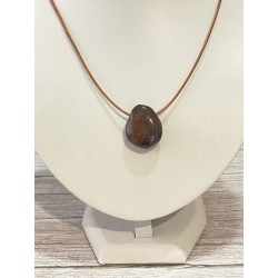 Pierre percée en grenat almandin