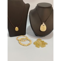 Opale jaune en pendentif et pierre percée, en bracelet et en pierre polie