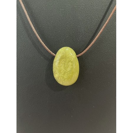 Pierre percée en opale verte