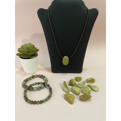 opale verte en bracelets, pierre percée et pierres polies