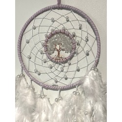 COLLECTION DOUCEUR :

Attrape-rêves blanc avec arbre de vie en cristal de roche. Zoom sur la toile et l'arbre de vie