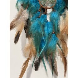 Attrape-rêves Terra – Bois, plumes naturelles & arbre de vie en aventurine. Zoom sur les plumes.