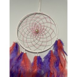 Attrape-rêves Éclat – Rose et violet lumineux & plumes vibrantes, zoom sur la toile et ses nuances.