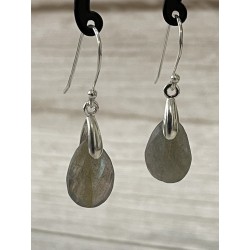 Boucles d'oreilles goutte en labradorite facettée naturelle avec crochets en argent 925.