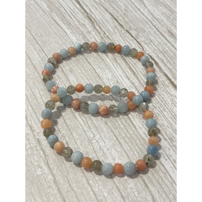 Bracelet La Navigatrice des Tempêtes en aigue-marine, calcite pêche et labradorite – existe en longueur 19 cm et 21 cm.