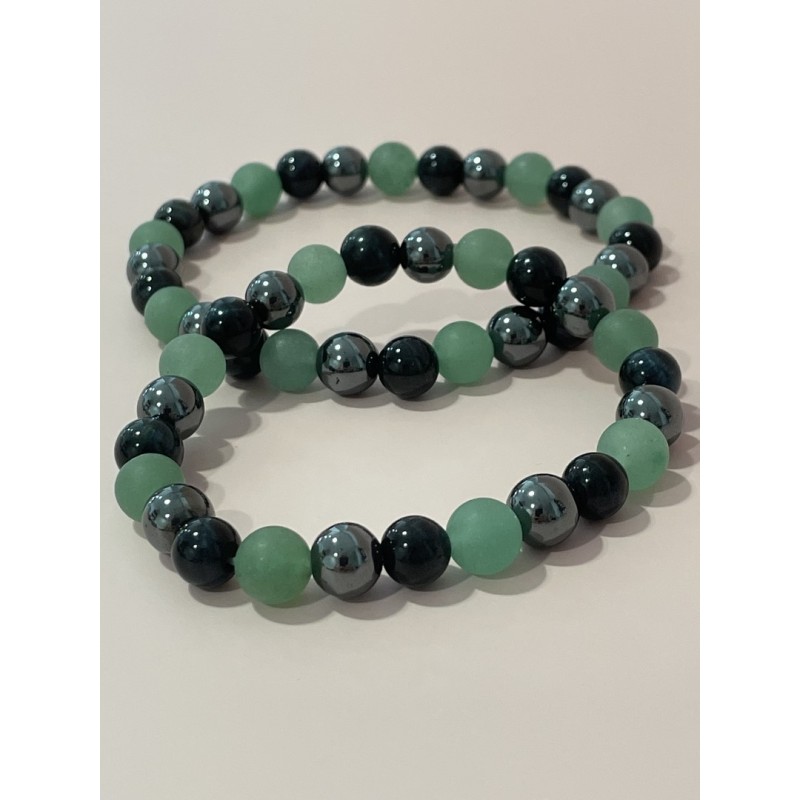 Le Sabreur Vert – Création artisanale en pierres naturelles, chaque bracelet présentant ses propres nuances et variations.