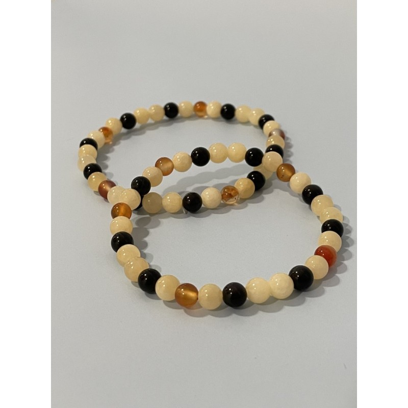 L’Orage Endormi – Bracelet en calcite orange, obsidienne noire et cornaline, existe en longueur 19 cm et 21 cm.