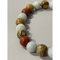 Détail des perles en aigue-marine, jaspe rouge et jaspe paysage du bracelet Le Capitaine Libre.