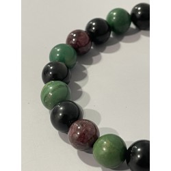 Détail des perles en prase, œil céleste et grenat du bracelet L’Héritier du Soleil.