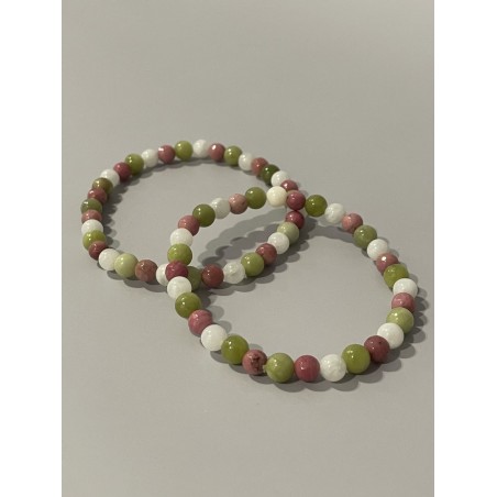 La Tendresse Éveillée – Bracelet en rhodonite, jade coréen et pierre de lune - existe en 19 cm et 21 cm de longueur.