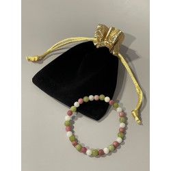 Le bracelet La Tendresse Éveillée et son écrin.