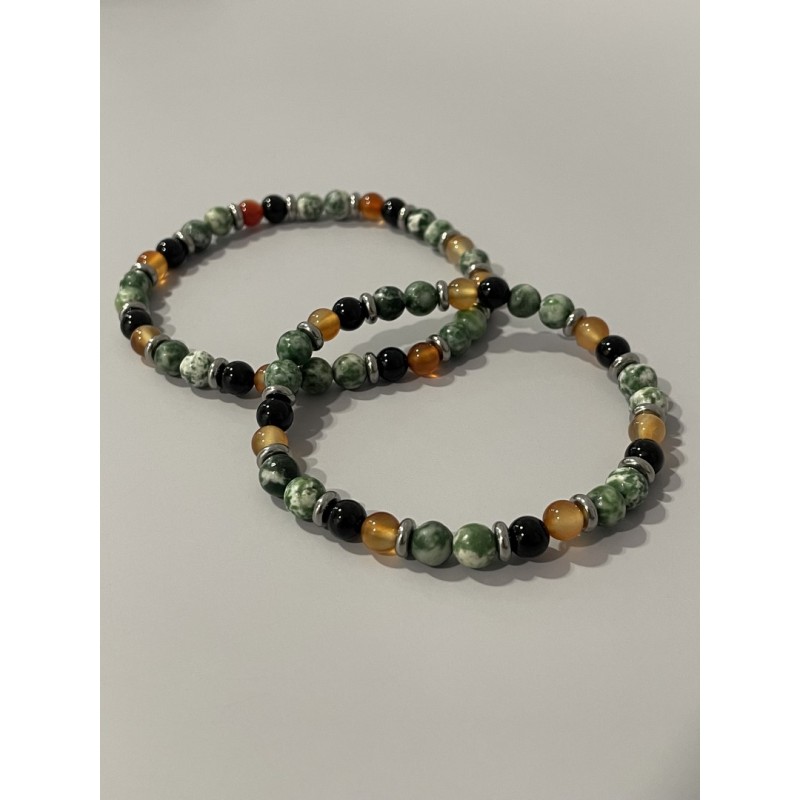 Bracelet Le Fruit de l’Effort en agate arbre, onyx et cornaline – existe en 19 cm et 21 cm de longueur.