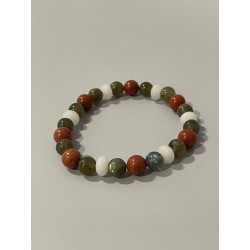 L’Ermite aux Crapauds – Bracelet en labradorite kaki et jaspe rouge, avec rondelles de quartz neige.