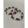 Bracelet La Chevalière Écarlate en jade blanc, hématite et quartz fraise – existe en 19 cm et 21 cm de longueur.