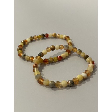 Bracelet Les Encens Impériaux en opale jaune, agate crazy lace et cornaline – existe en 19 cm et 21 cm de longueur.