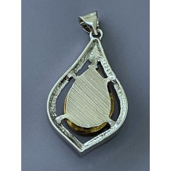 Vue arrière du pendentif en œil de tigre.